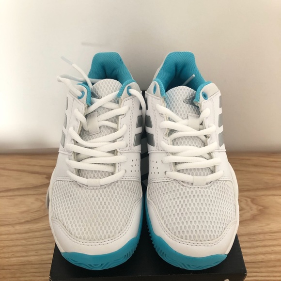 Tennis shoes - Picture 2 of 3